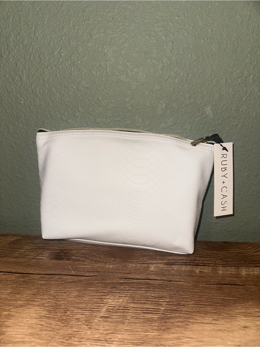 Ruby + Cash Dome Pouch BRAND NEW! - Picture 2 of 3